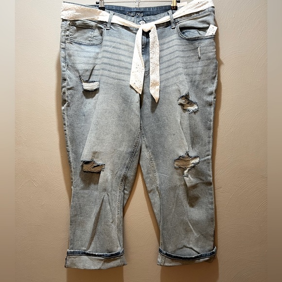 Maurices NWT 24W Distressed Vintage Boyfriend Crop Capri Plus Jeans - Picture 1 of 3